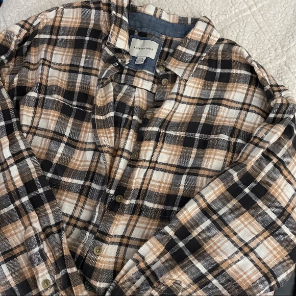 American Eagle Outfitters Tops - American Eagle cropped flannel ~ Size M